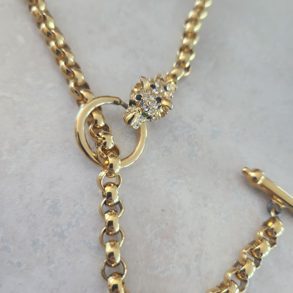 Elegant Gold Chain Necklace with Lion Head Pendant